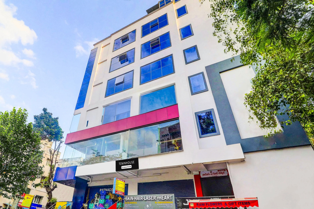 Super Townhouse SR Nagar Near RCC Premier