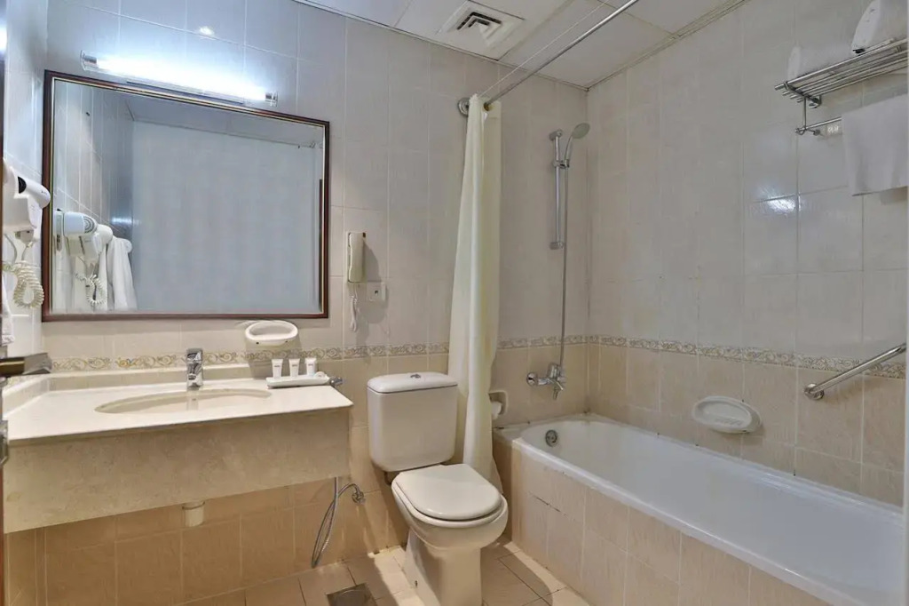 OYO 101 Click Hotel