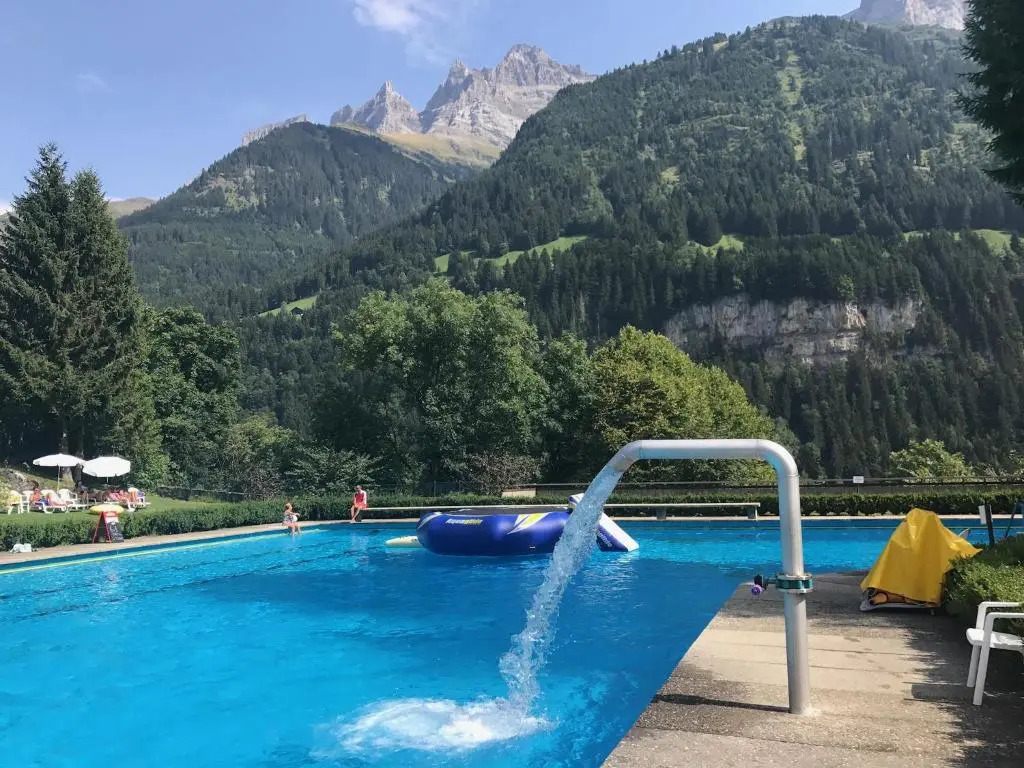 Celine 9 Champery