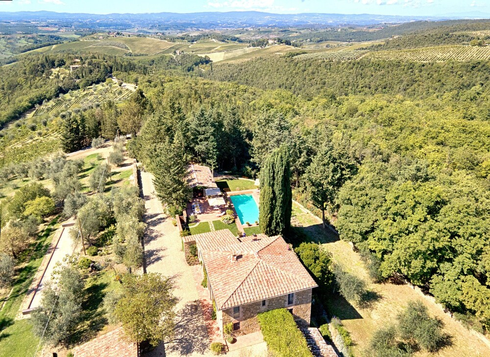 Villa in Castellina w. Pool, Garden & Winery