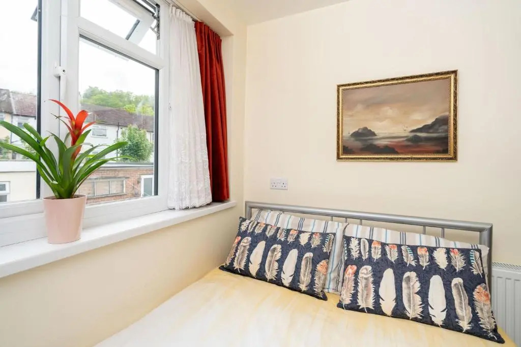 F5 Private Double Room (Sandycroft Guest House)