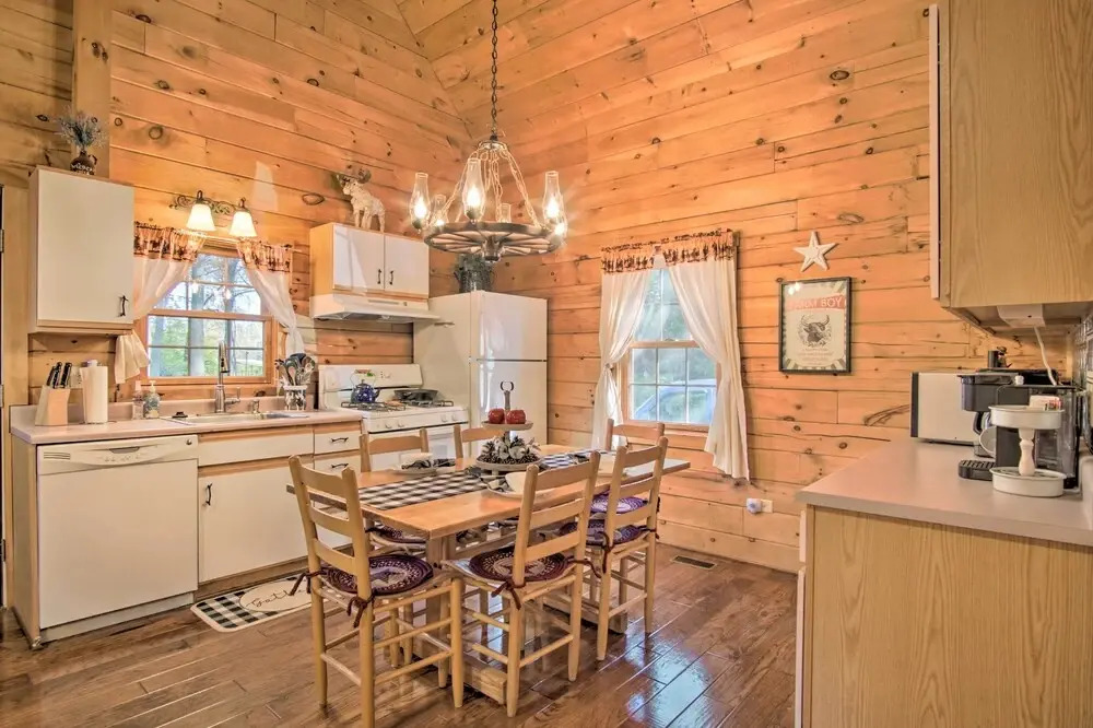 Rustic Rothbury Cabin w/ Resort Amenity Access!