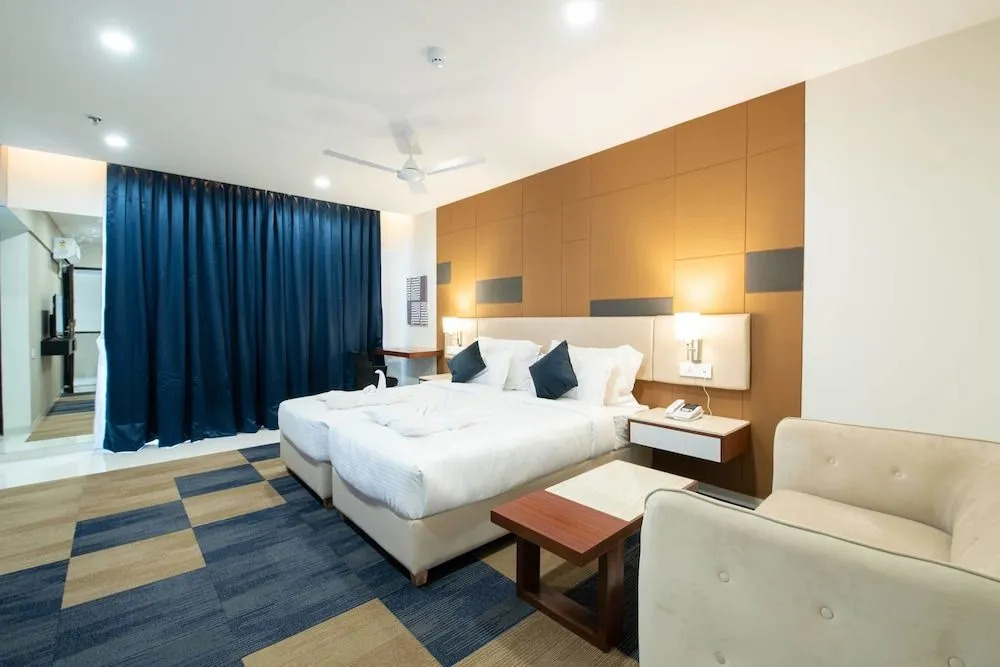 iSuite Hotel Kharadi Pune
