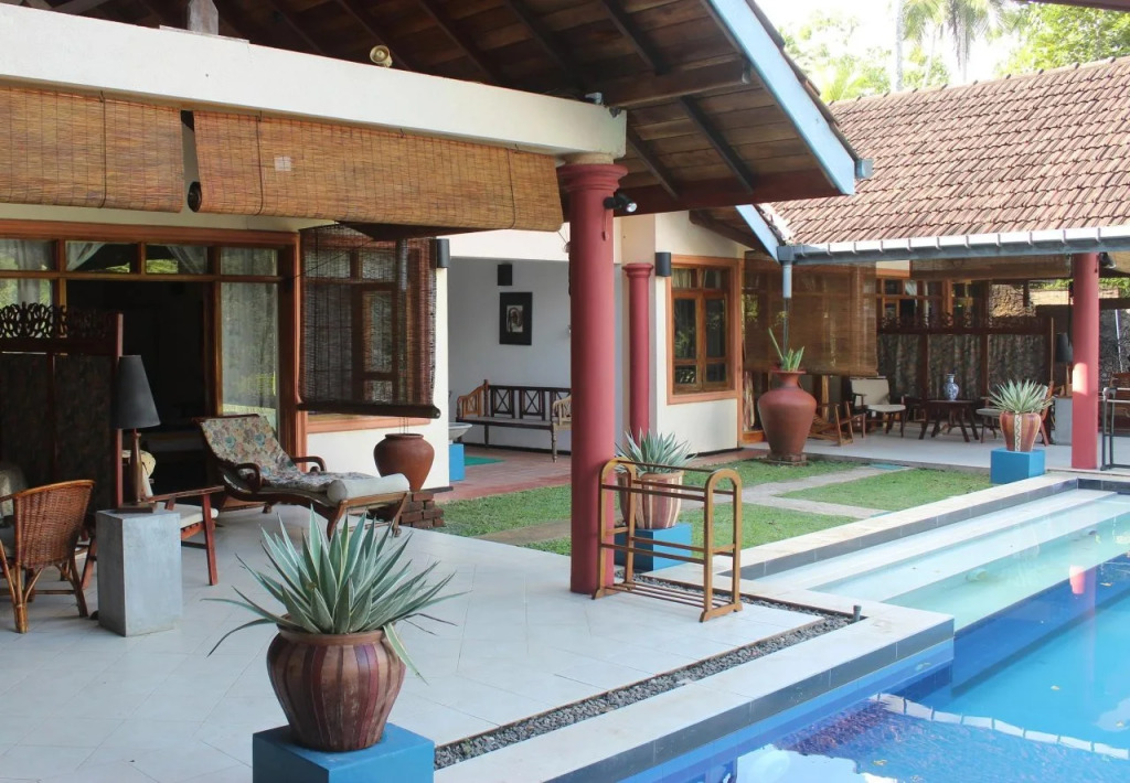 Lazy Lizard Hotel