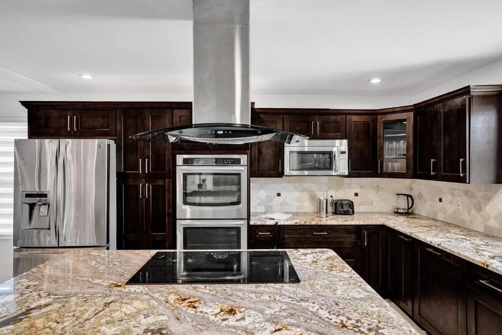 Newly Renovated 5br Villa with pool in Ft Lauderdale on the water