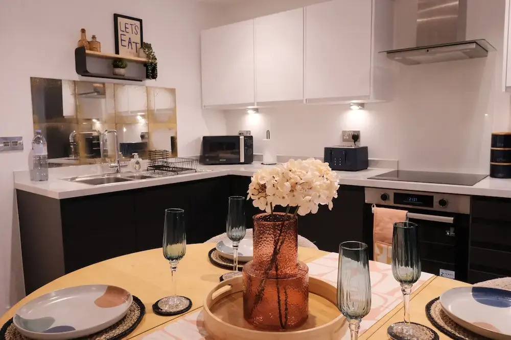 Stylish, Luxury Apartment Sleeps 4 - Southampton