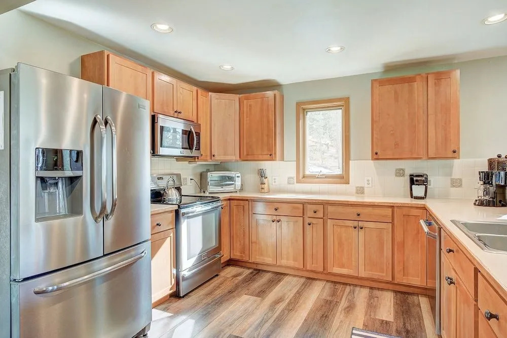 Bearing Tree 5 Br home by RedAwning