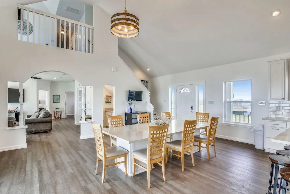 Kahala Beachfront by Ryson Vacation Rentals