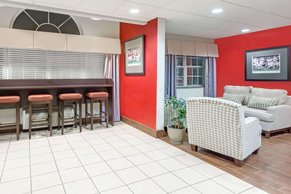 Microtel Inn & Suites by Wyndham Tuscaloosa Near University