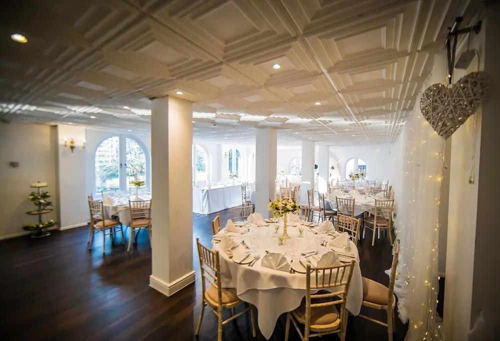 Gray Manor Hotel