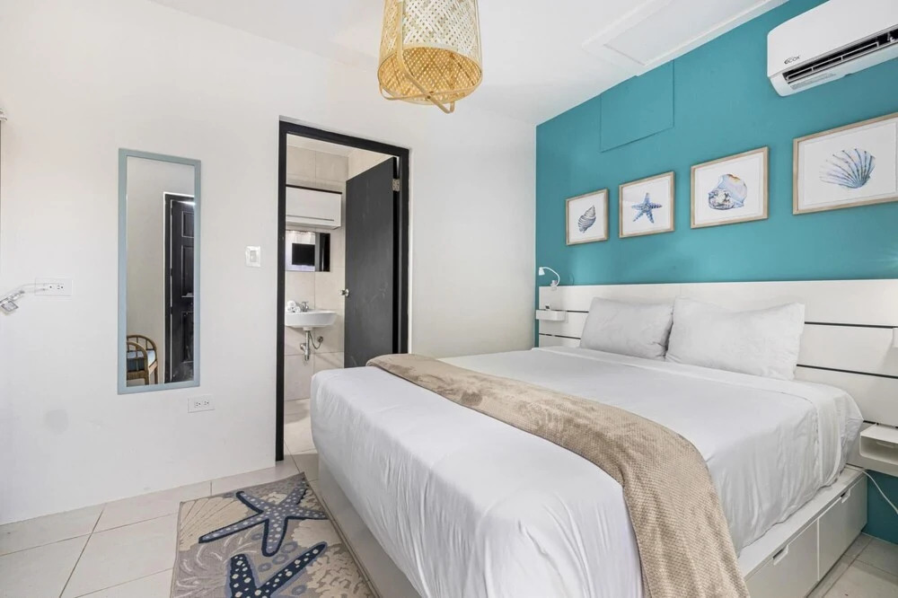 Unique Modern 4BR w Large Private Pool Mini Golf