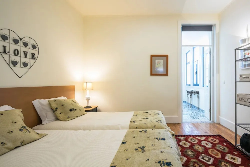 Apartamento A Francos Artist Painting 1