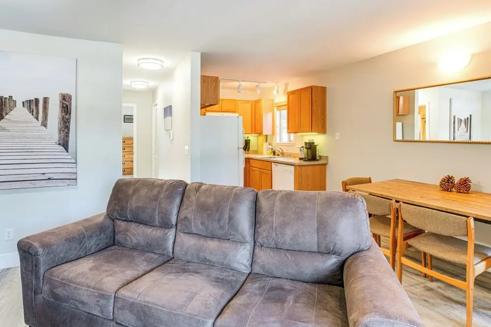 1 Mi to Stagecoach Chairlift: Stateline Condo