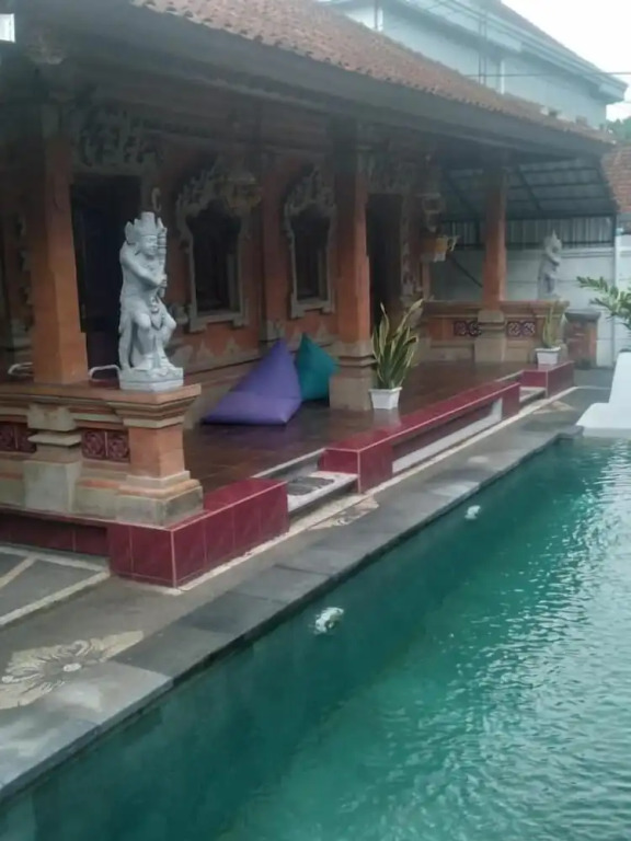 Inn Between Hostel