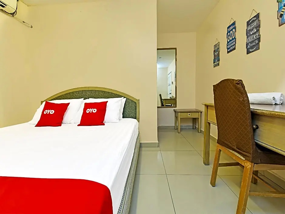 OYO 90585 D Pearl Hotel