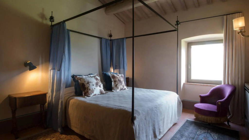 Sleeps: 12 (6 bedrooms, 6 bathrooms) 450 m2. Private garden and the pool (5x12 mts – 1,30mts depth),-VILLA LEOPOLDINA