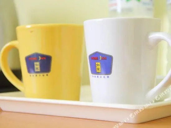 Home Inn (Qingdao Xianggang Middle Road Qingda Maidao Metro Station)