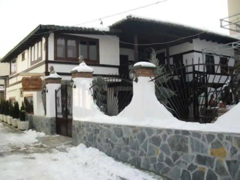 Bujtina Leons Apartments