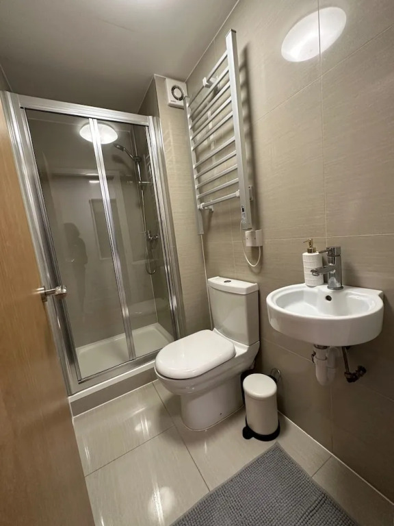 Beautiful 1-bed House in Edgware