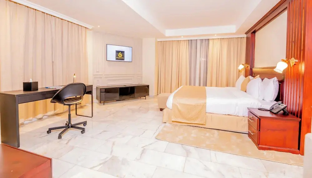 The Grandville Manor Hotel