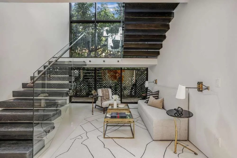Laurel Canyon - Architectural Modern Estate With Pool & Landscaped Garden