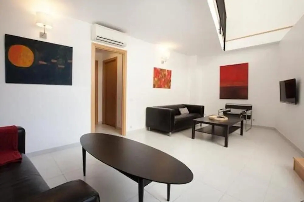 Big 2-level apartment near Park Guell with A/C and free wifi