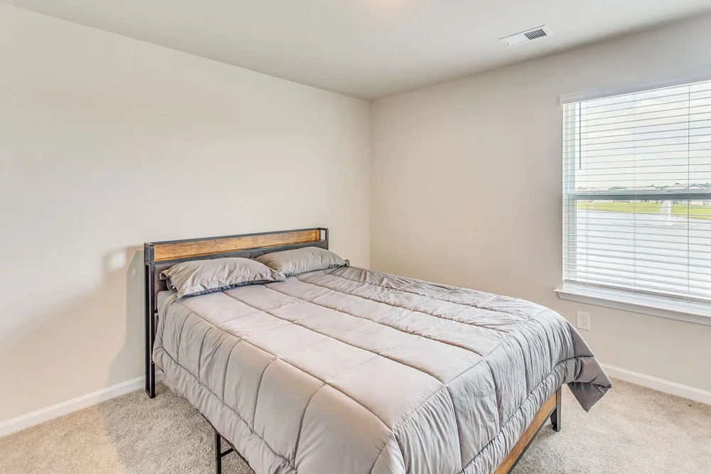 2 Mi to Golf: Myrtle Beach Home w/ Pool Access!