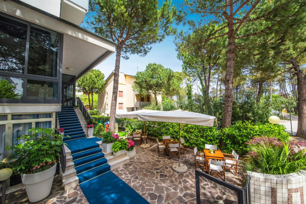 Renzo Hotel