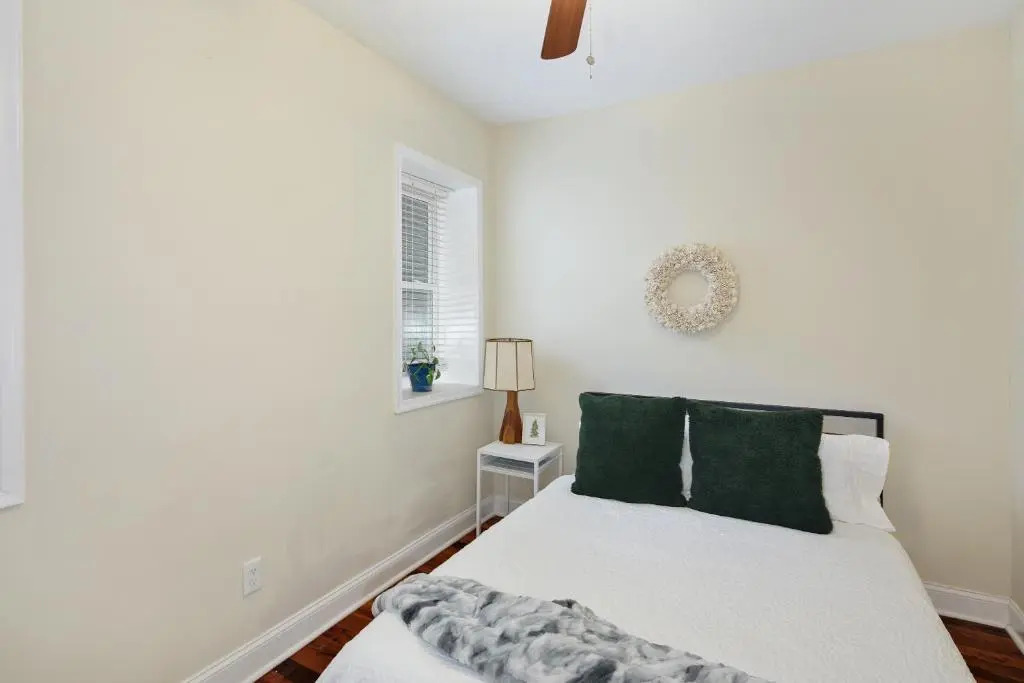 Modern 2br - Steps to Main St. & Parking Avail.