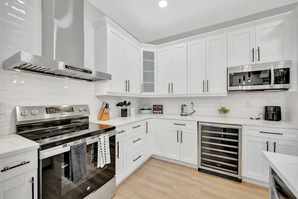 4br3ba Modern Sleeps 10 8 Minutes to Raymond James