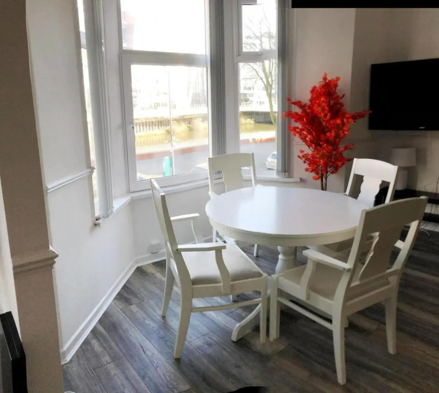 3 Fitzhamon Embankment APARTMENTS opposite Principality Stadium - LONG STAY OFFER