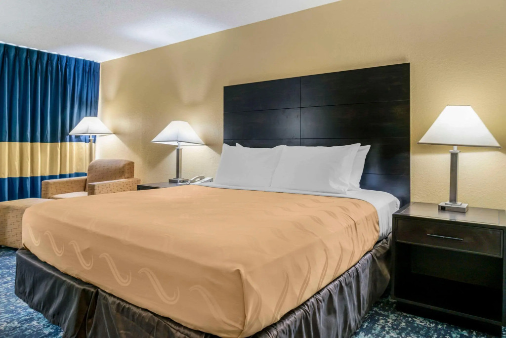 Quality Inn and Suites Livonia