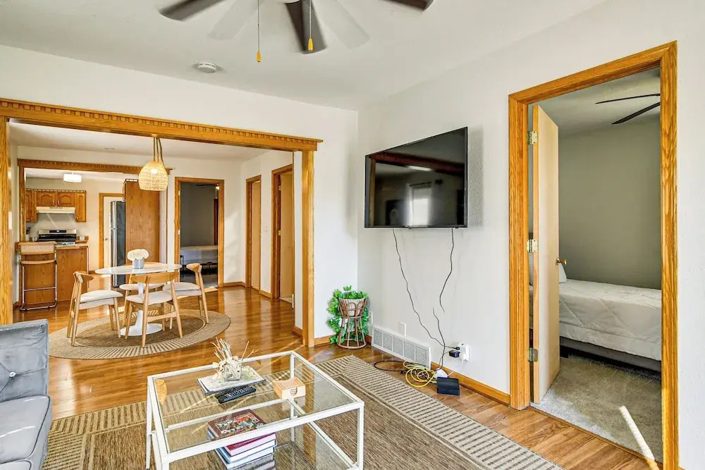 Pet-friendly Home 2 Mi to Downtown Des Moines!