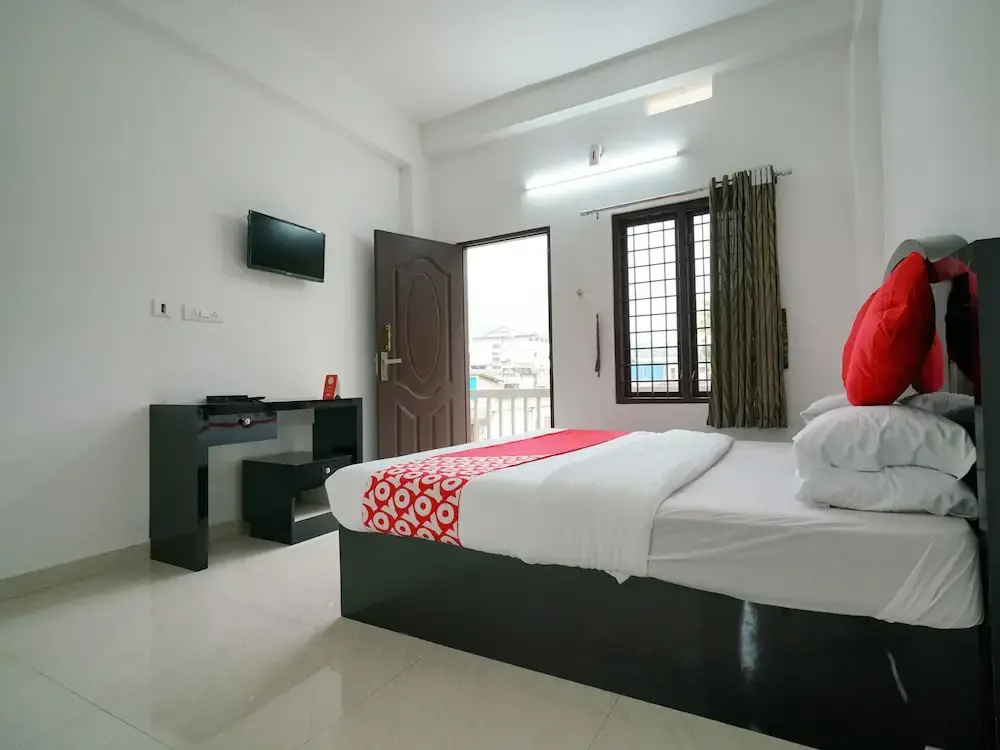 OYO 23388 Fathima Residency