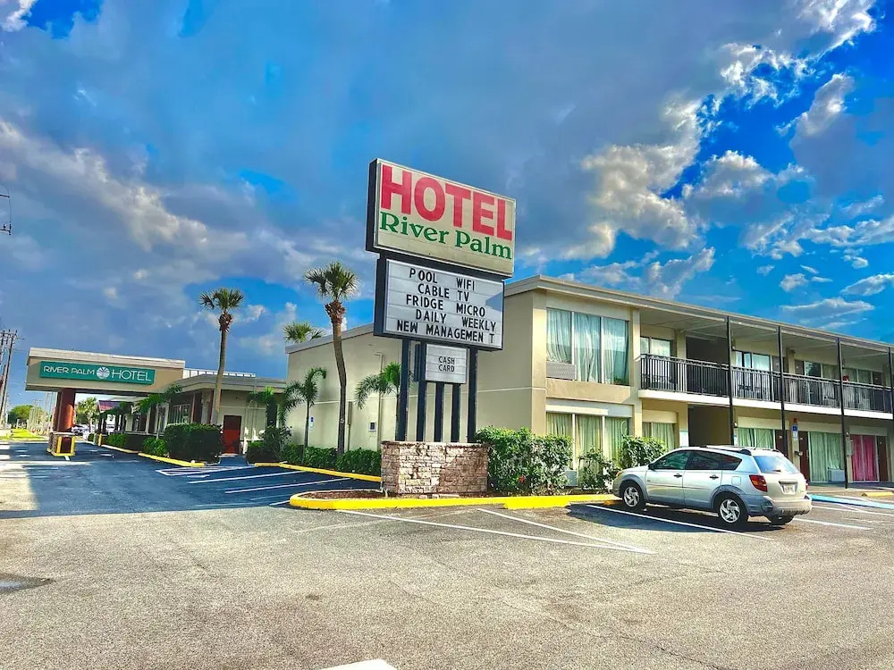 River Palm Hotel