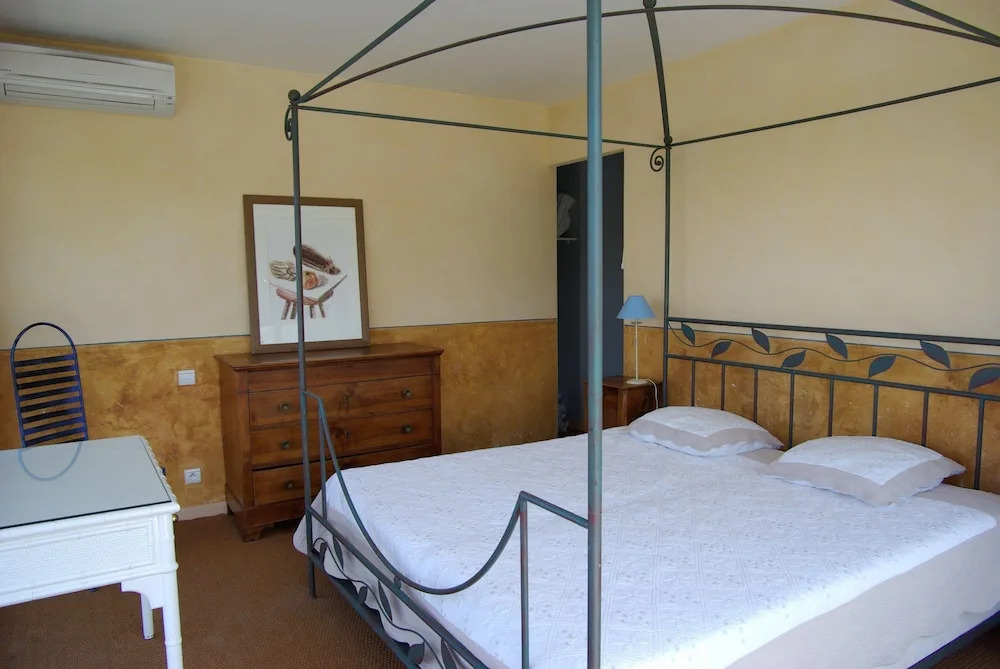 Cannes-SuperCannes-GolfeJuan--VILLA ALAMP--Vue mer exceptionnelle méditerranée et Cap dAntibes--4 à 6 chambres--6 SDB--7 WC--Piscine sans vis à vis--Superbe rooftop panoramique--Terrasses--Cuisine américaine--Grand Living 100m2--Courts séjours possibles