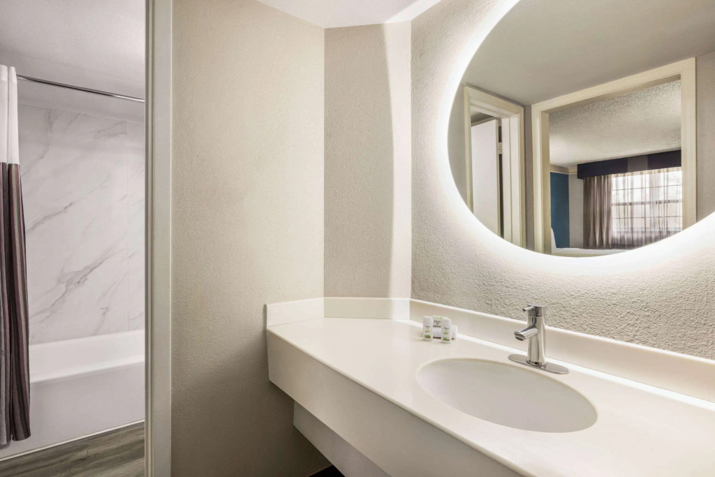 La Quinta Inn by Wyndham San Antonio I-35 N at Toepperwein