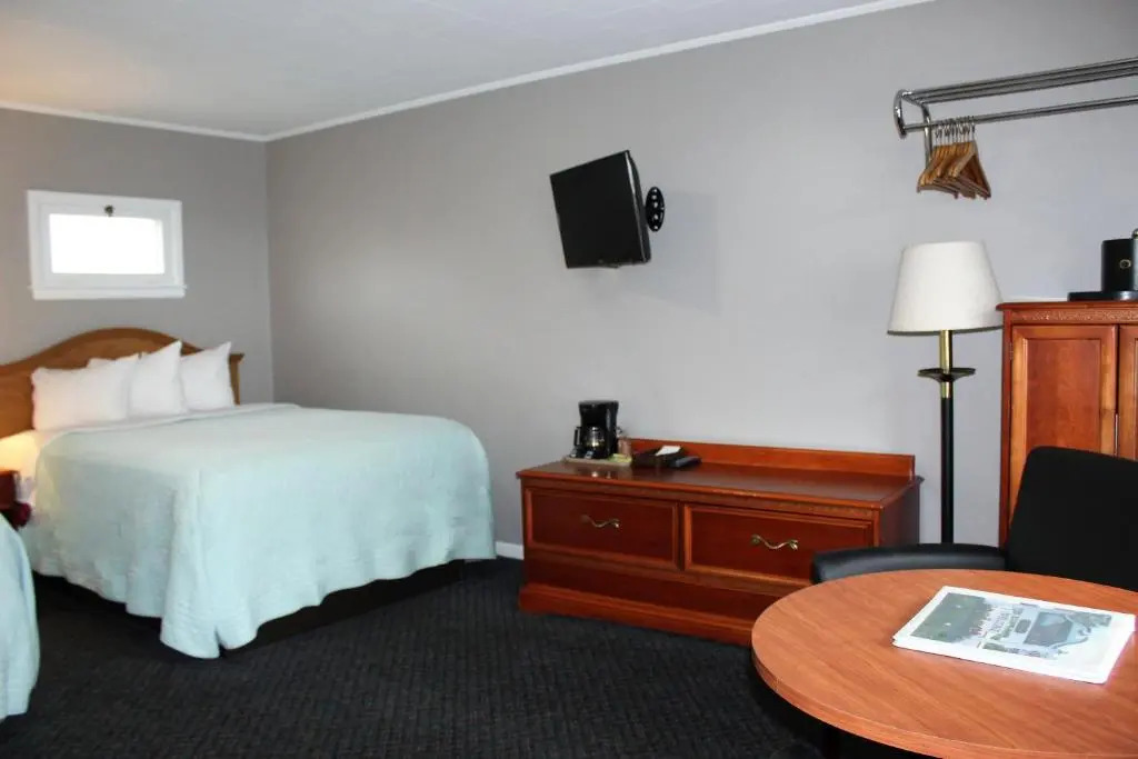 Admiral Motel