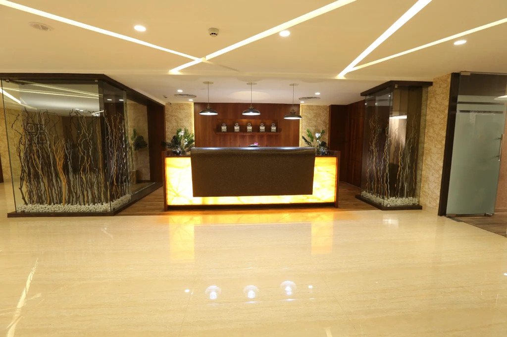 M Crown Hotel