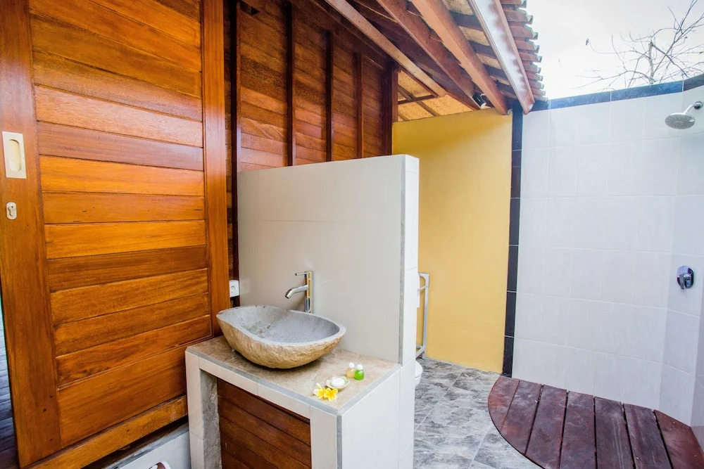 Samanta Huts