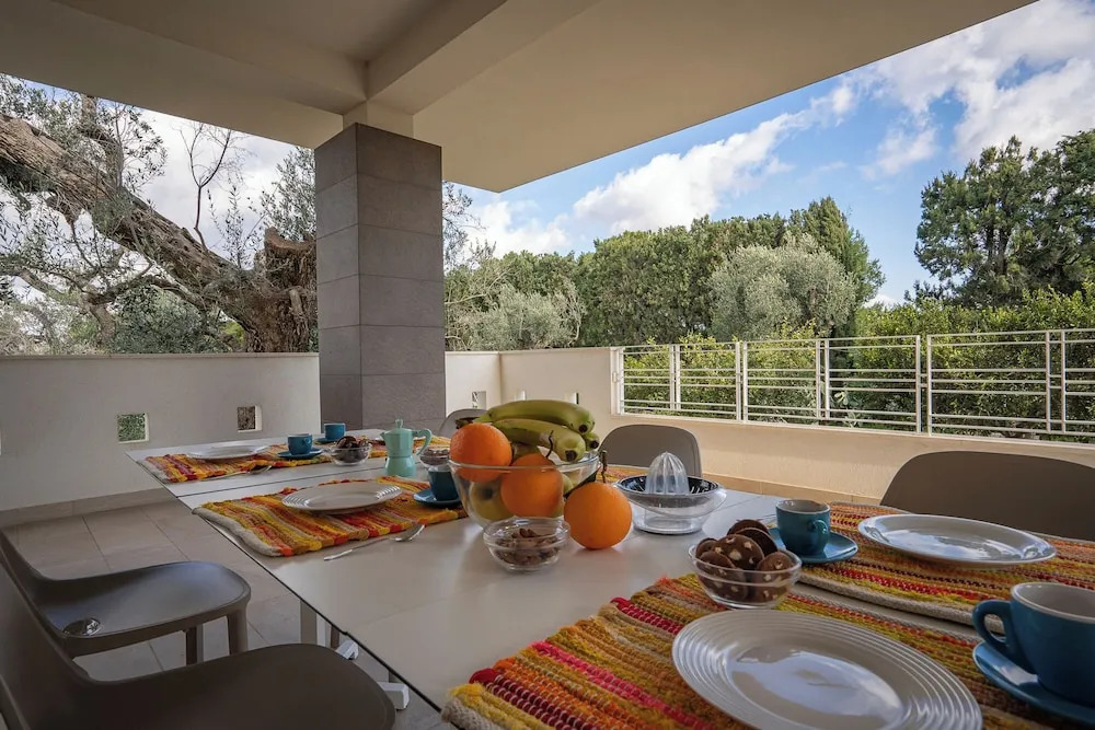 Villa Torricella Pool and Sunny Garden - Happy Rentals