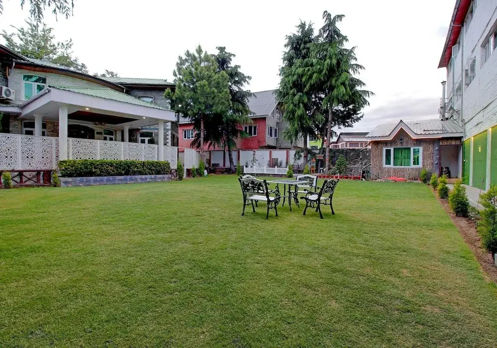 FabHotel Prime Royal Park