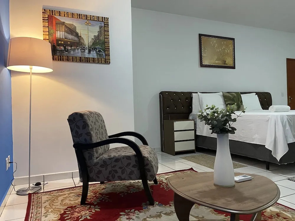 B & A Suites Inn
