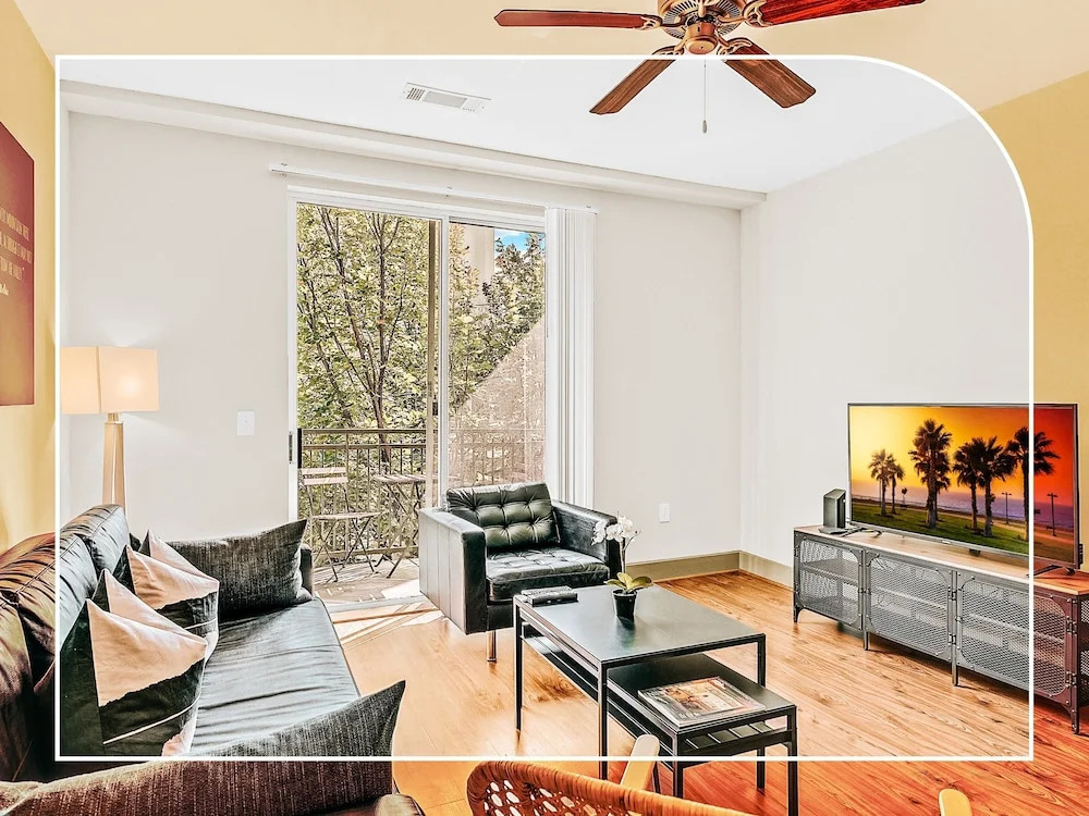 Downtown Midtown Apartments by NUOVO