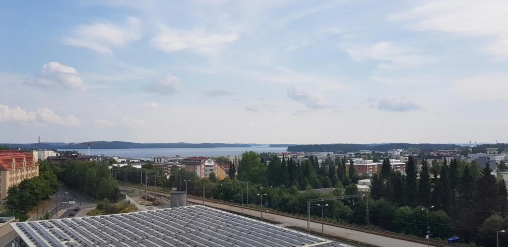 City apartment with lake view and free parking