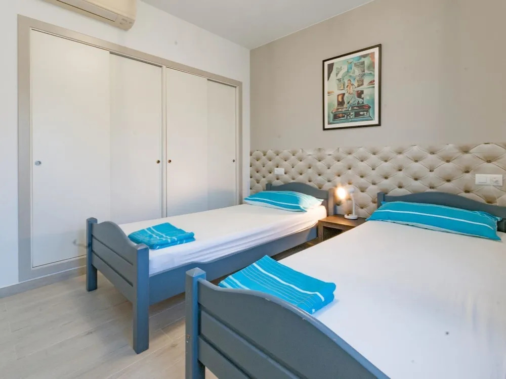 Fantastic Villa for 6 People With Communal Pool in Vilacolum
