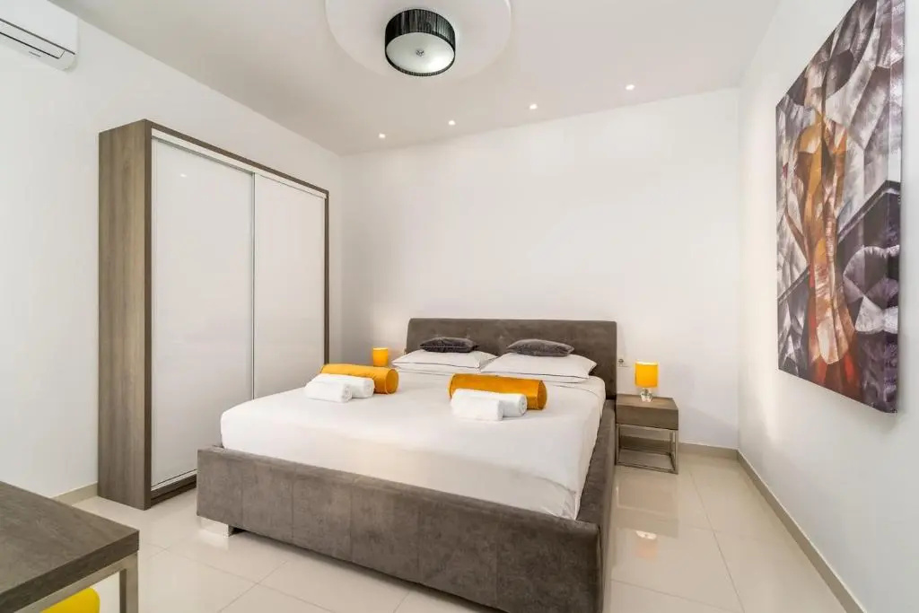 Villa Lea 5-bedroom villa with private pool and amazing views of city and sea