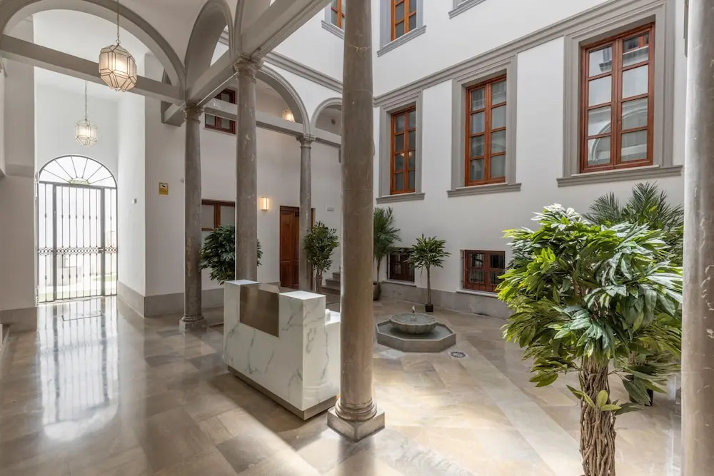 BiBo Suites Palacio de Portago