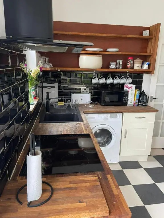 Lovely 2 Bedroom Flat Wifi Close to the beach