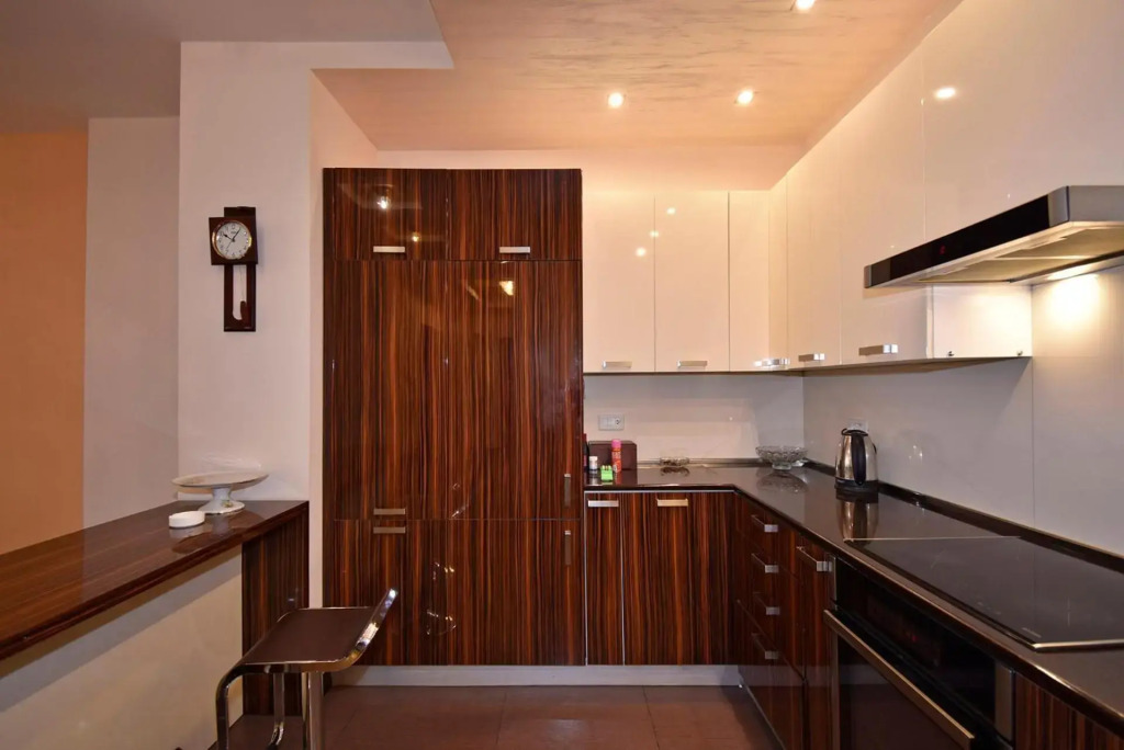 Northern Avenue 2 bedroom Modern Apartment With Balcony HH570